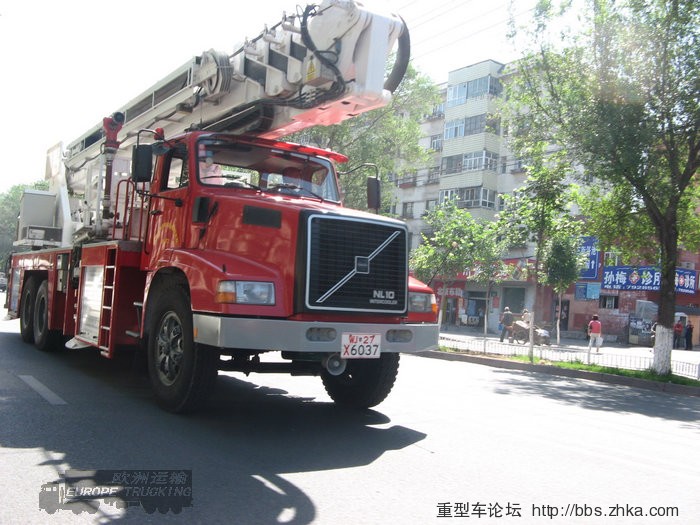 活古董级的沃尔沃nl10底盘登高消防车