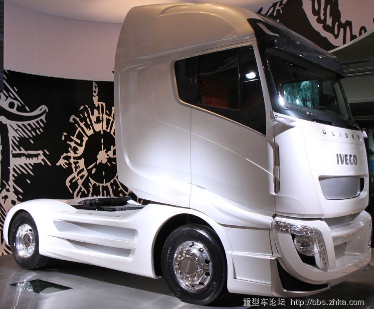 lkw_iveco_glider_premiere_01.jpg