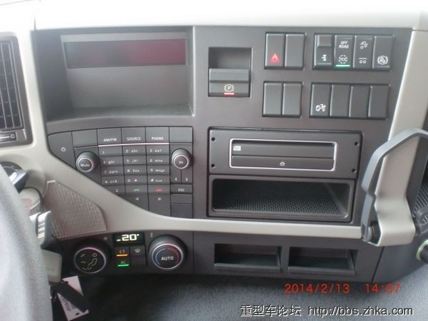 卡车论坛上海实拍沃尔沃全新fm系列牵引车车型特写|驾驶体验
