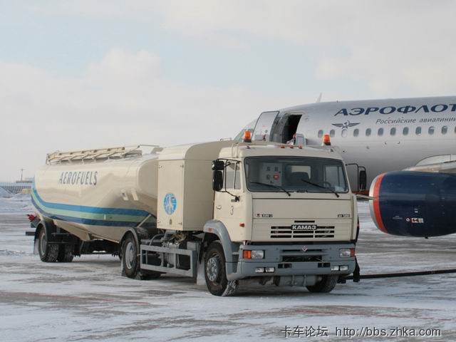 首都机场老奔驰2631飞机加油车