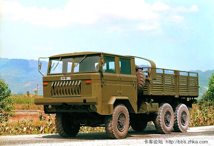 引进法国贝利埃公司技术生产的cq261型"红岩"牌军用越野汽车