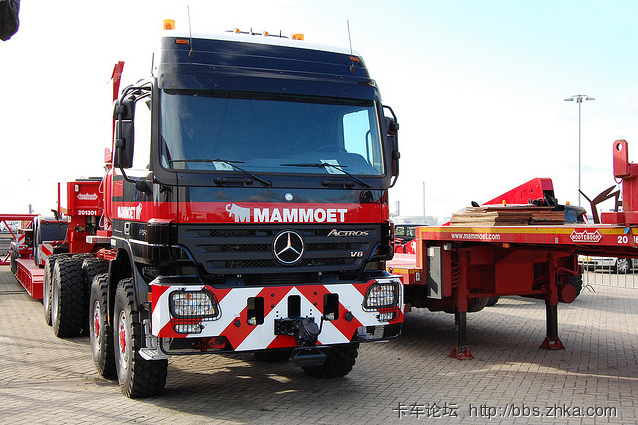 MAMMOET ACTROS.PNG