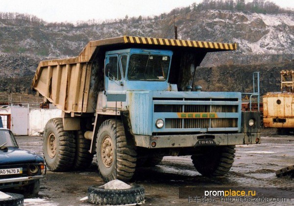 云南省某地矿山使用的别拉斯7522型矿用自卸车