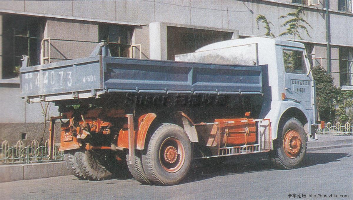 Jelcz 3W317-821 7.7吨三面自卸车2.jpg