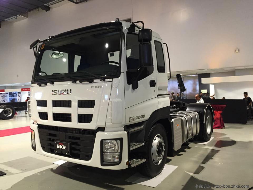 2015-Isuzu-Truck-Fest-10.jpg