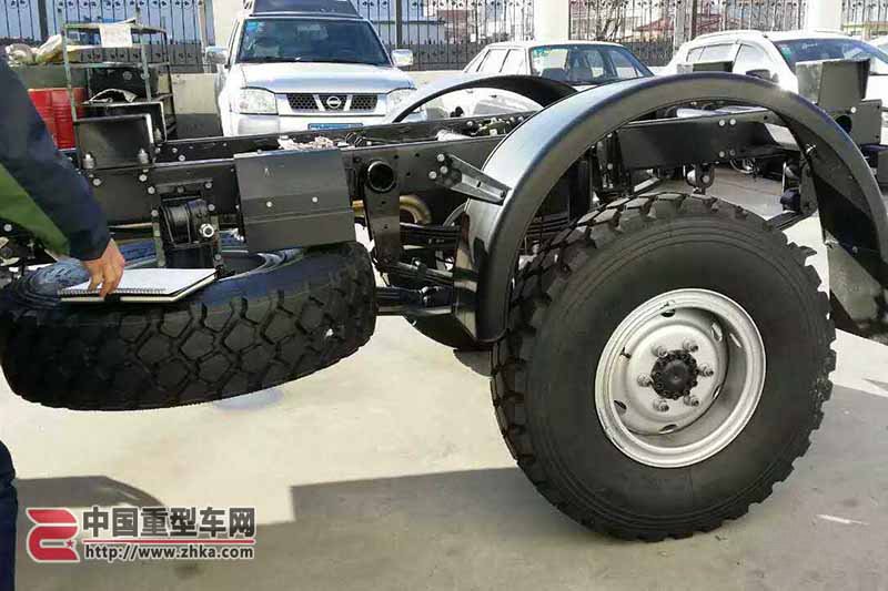 越野小战士 依维柯全新daily 4x4轻卡到店